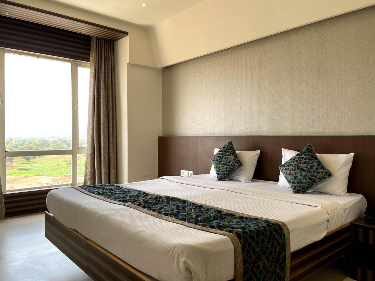 Hotel Grand Parivaar Igatpuri Esterno foto